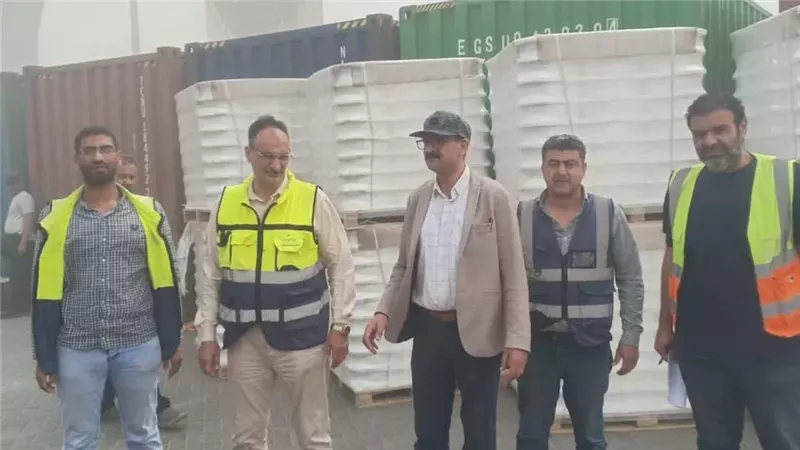استمرار العمل بميناء