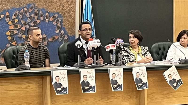 الكاتب الصحفي خالد