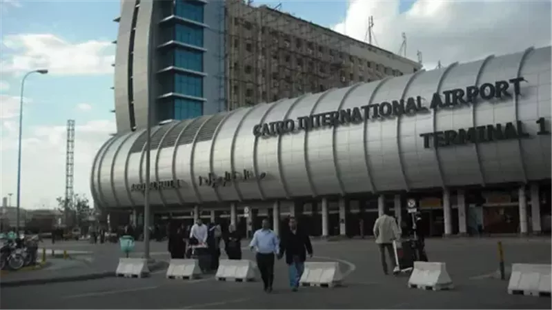 مطار القاهرة 