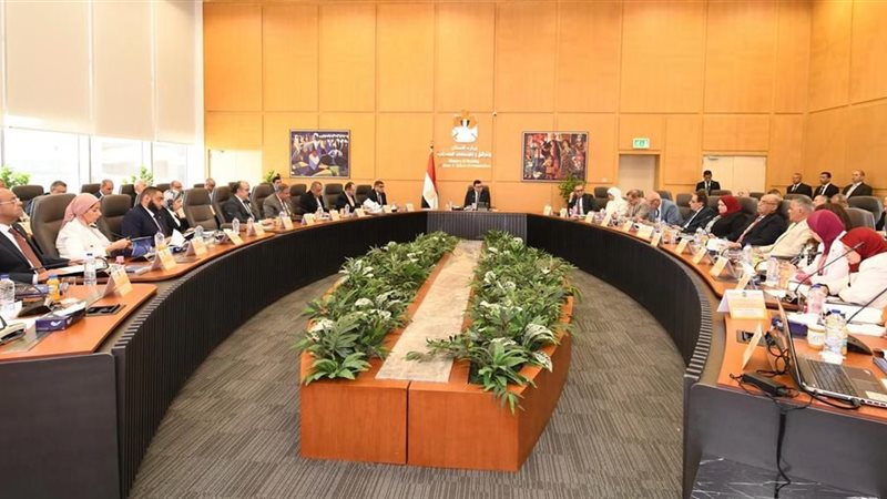 وزير الإسكان يترأس