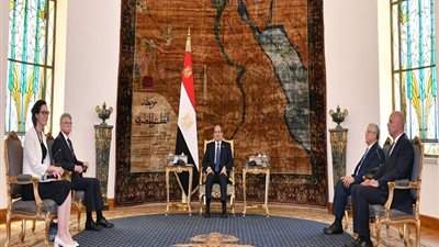 تفاصيل لقاء السيسي ورئيس البرلمان المجري (صور)