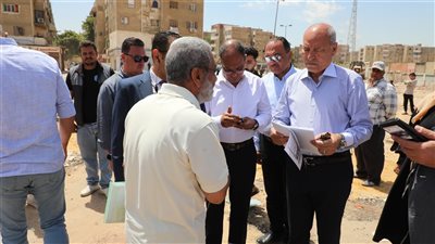 محافظ القاهرة يواصل أعمال رفع إزالة سوق الزلزال العشوائي بالمقطم لليوم الثاني