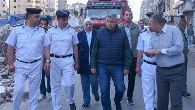 محافظ الإسكندرية يتابع إزالة المحال المتعدية على حرم السكك الحديدية 