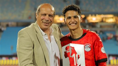 علاء نبيل يطمئن على منتخب الشباب ويشيد بضربة البداية في أمم أفريقيا
