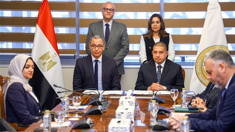 توقيع عقد لتأجير