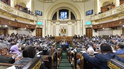 بحضور مدبولي، تلاوة قراري رئيس الجمهورية بدعوة النواب للانعقاد وفض الدور الخامس