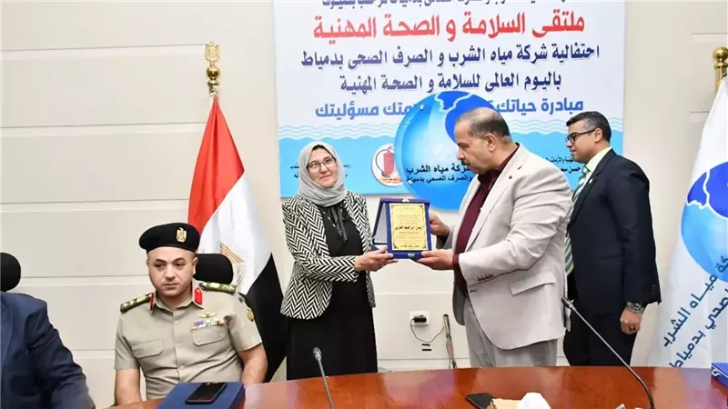 مياه دمياط تكرم عددًا