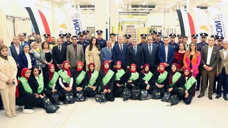 جانب من الزيارة لمصنع