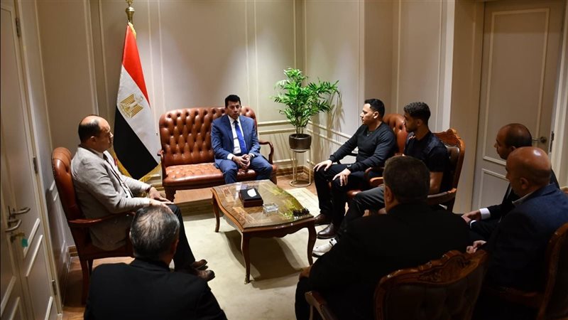 أشرف صبحي يلتقي مصطفى