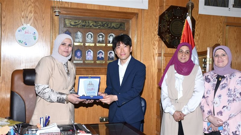 جامعة عين شمس، فيتو
