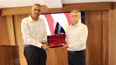 محافظ أسوان يبحث مع رئيس البرلمان المجري سبل تعزيز التعاون المشترك (صور)
