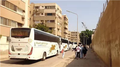 بدء توافد حافلات جماهير الزمالك لنقلهم إلى مباراة المصري