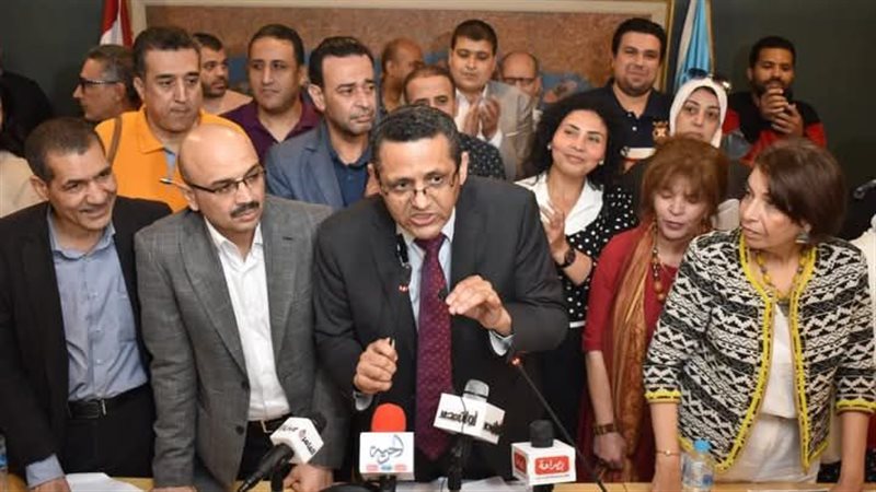 الكاتب الصحفي خالد