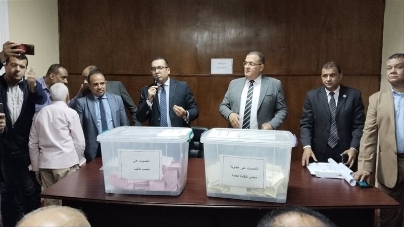 اللجنة المشرفة على