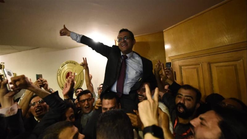 الكاتب الصحفي خالد