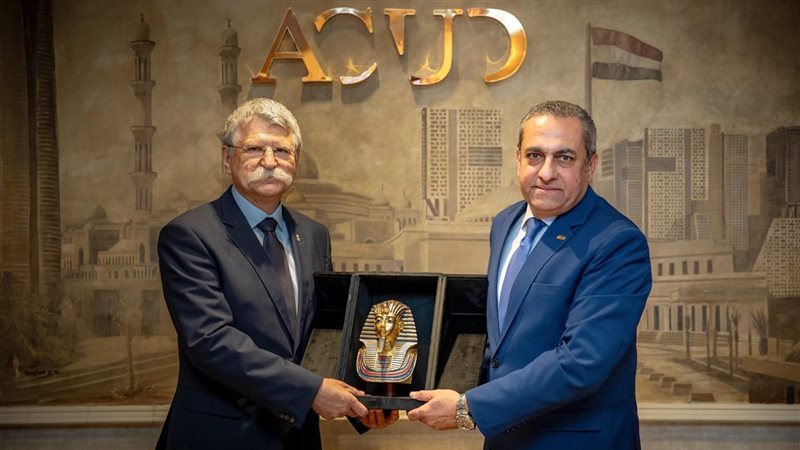 خالد عباس، فيتو