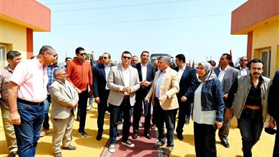 وزير الإسكان ومحافظ السويس يتفقدان مشروع رافع مياه السخنة 