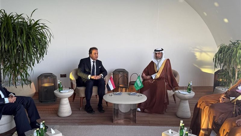 وزير الصحة يلتقي