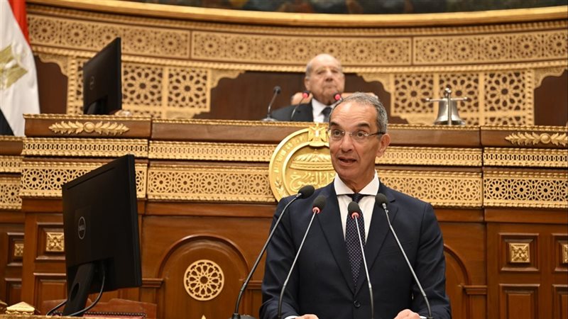 وزير الاتصالات أمام