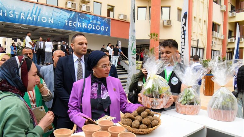 وزيرة البيئة 