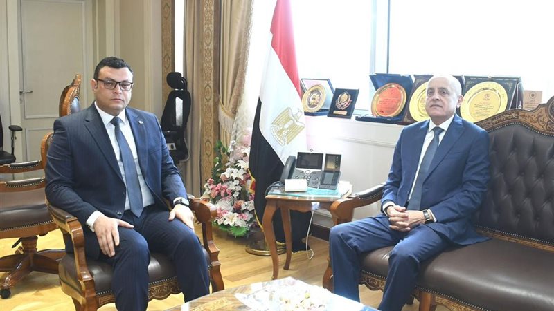 وزير الإسكان يستقبل