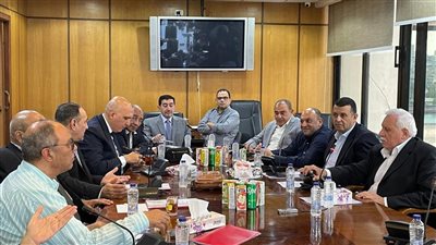 4 تحديات على طاولة غرفة الصناعات النسيجية 