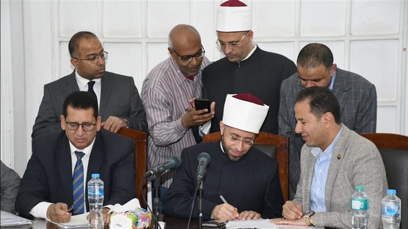 وزير الأوقاف يستقبل