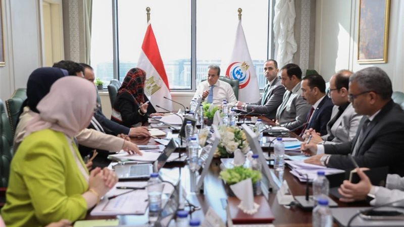 عبدالغفار يناقش مشروع