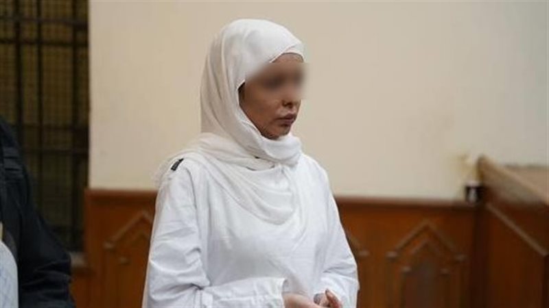 مضيفة الطيران المتهمة،