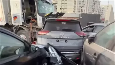 تطورات حادث معرض سيارات القطامية، حجز السائق وتحطم 11 مركبة 