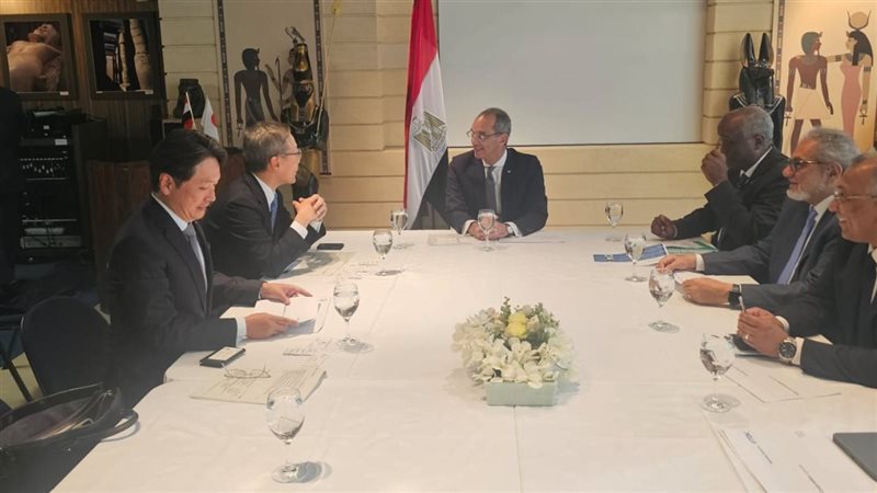 وزير الاتصالات خلال