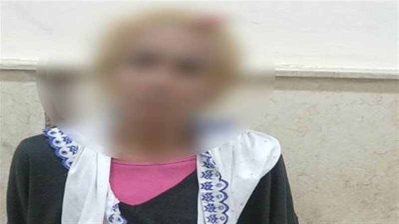 ضبط بائعة تحرشت بسائح