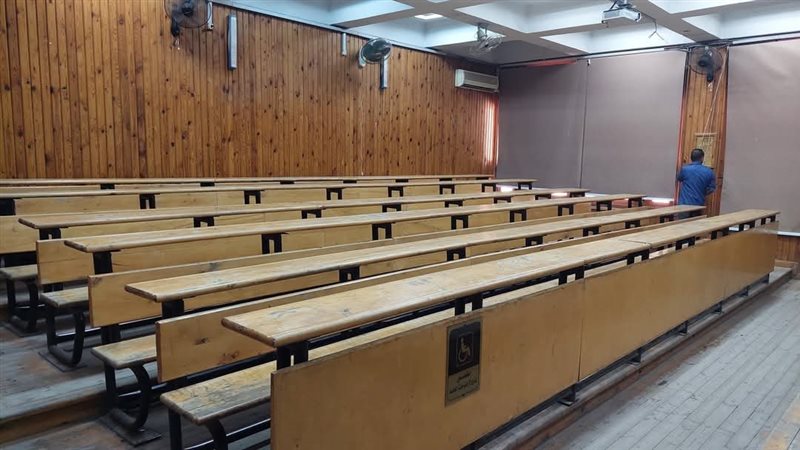طلاب الجامعات