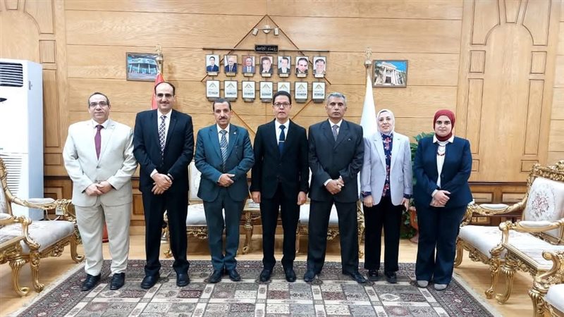 رئيس جامعة بنها يستقبل
