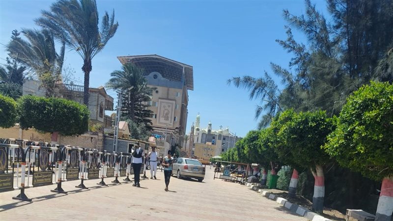  توافد الزوار على