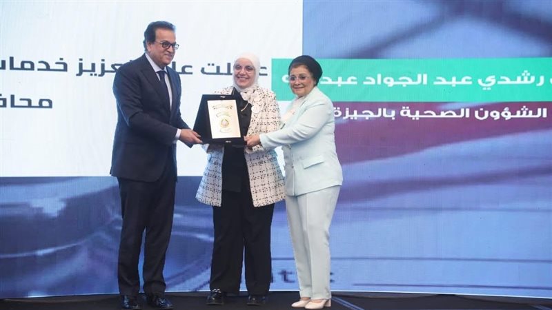تكريم نائب رئيس مجلس