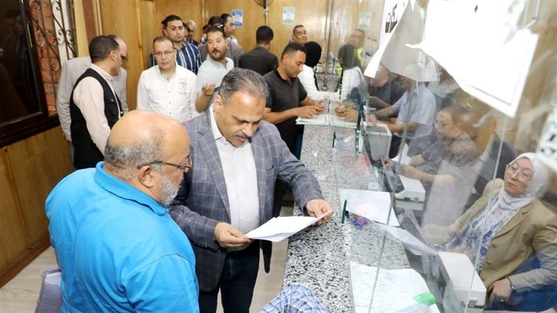  محافظ الشرقية خلال