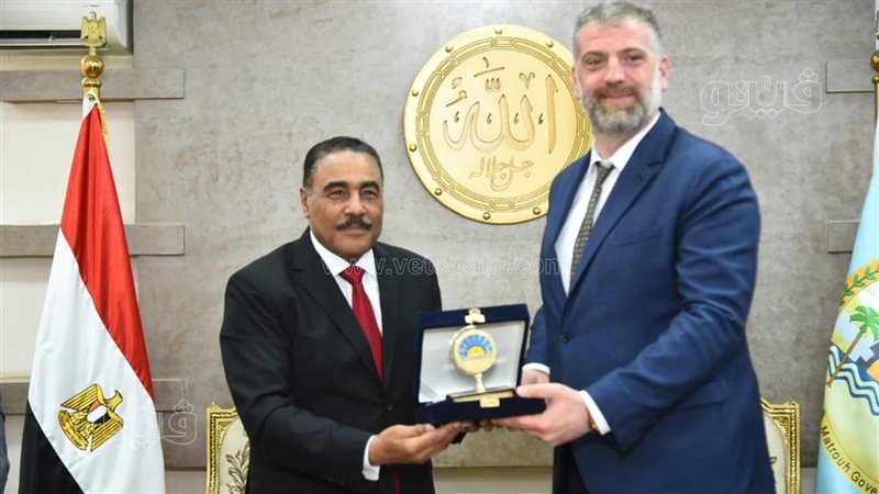 محافظ مطروح يبحث
