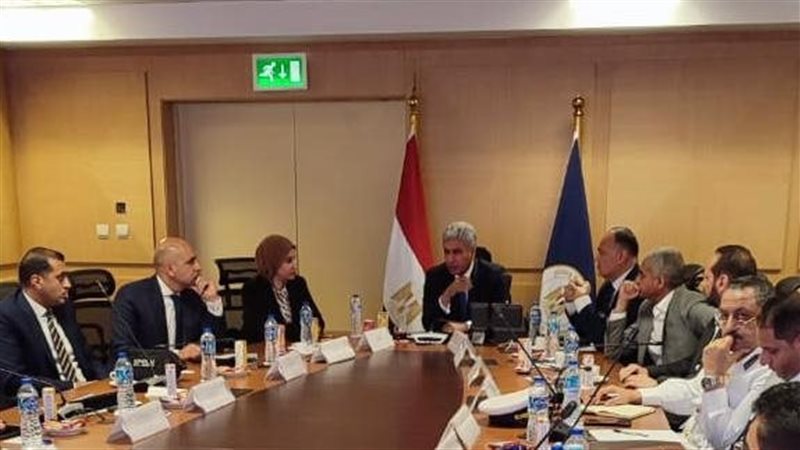 وزير السياحة والآثار،