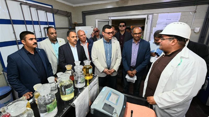 وزير الإسكان ومحافظ