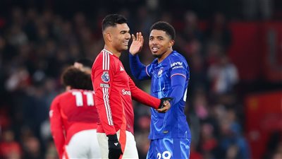 الدوري الإنجليزي، مانشستر يونايتد يتخطى تشيلسي بنتيجة 1/2 في مباراة البطاقات الحمراء