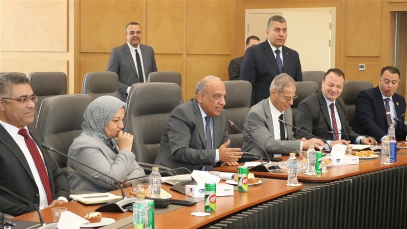 اجتماع وزير الكهرباء