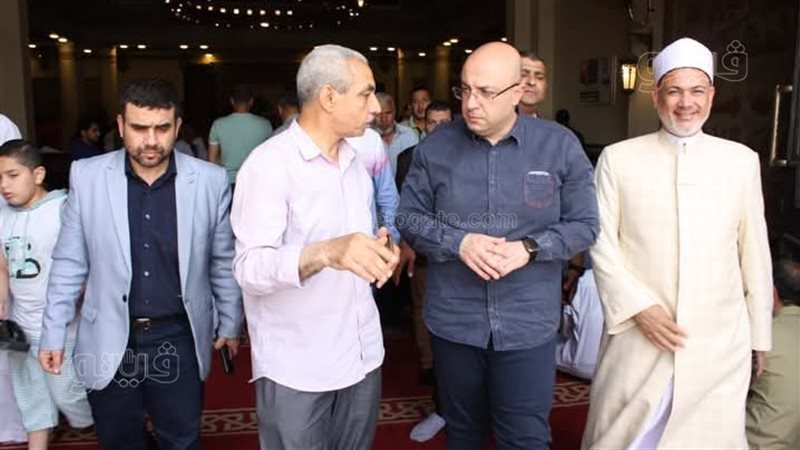 محافظ بني سويف يستمع