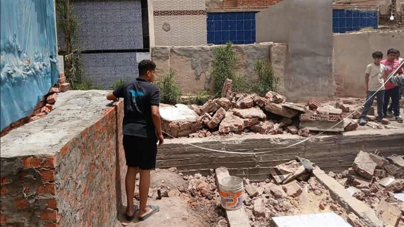 مقبرة هدمت واخىج