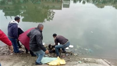 الاستماع لأقوال شهود العيان في العثور على جثة مصابة بطلق ناري في نيل الصف