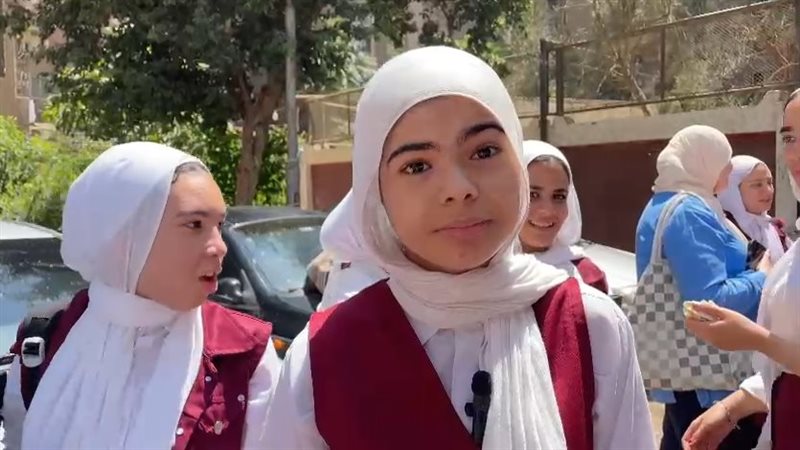 طالبات أولى ثانوي