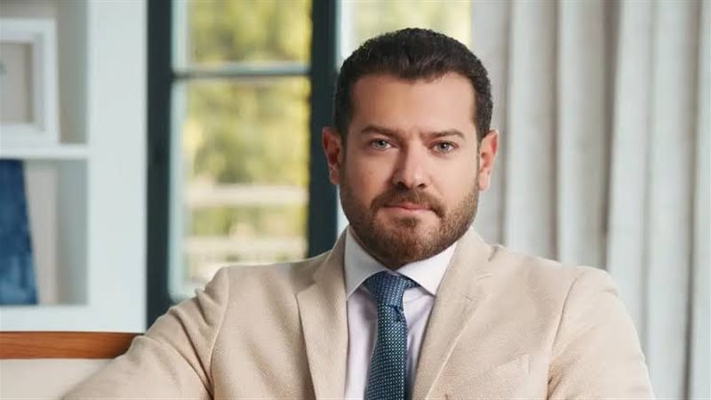 الفنان عمرو يوسف