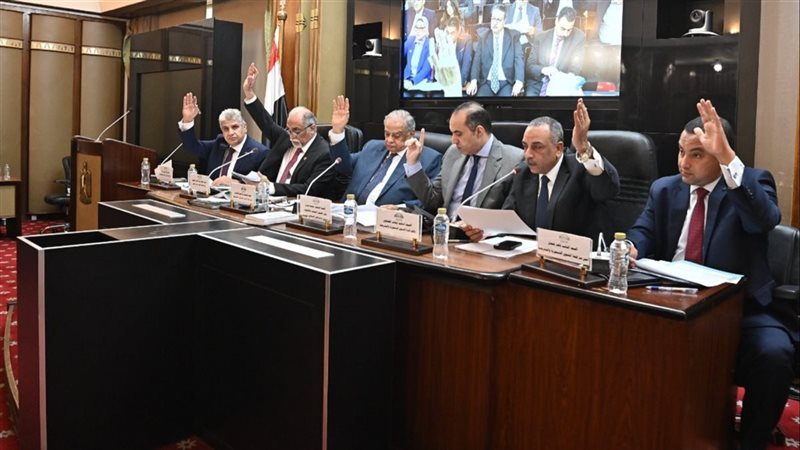 اجتماع مناقشة تعديل