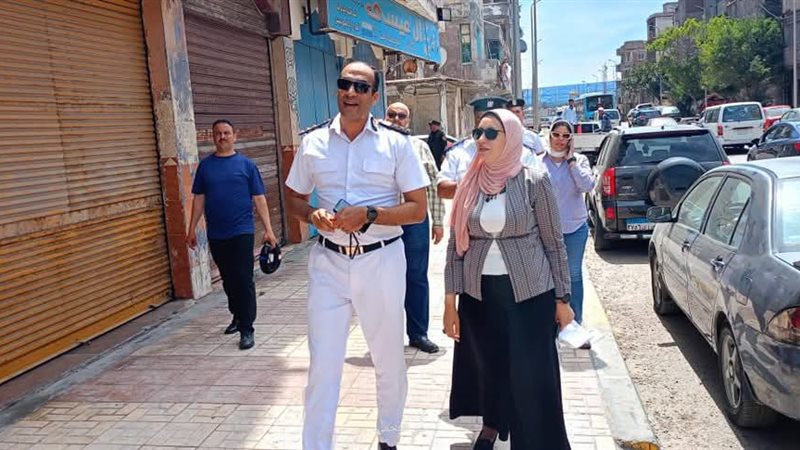 رئيس حي العجمي ومأمور