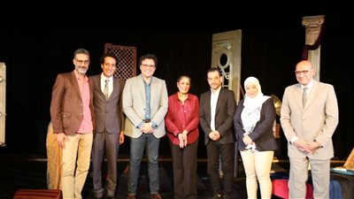 وزير الثقافة يشهد عرض 